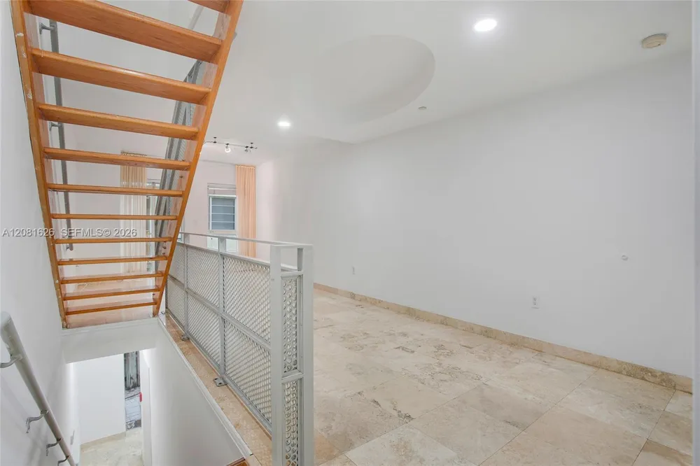 206 Washington Ave #12 Miami Beach, FL 33139