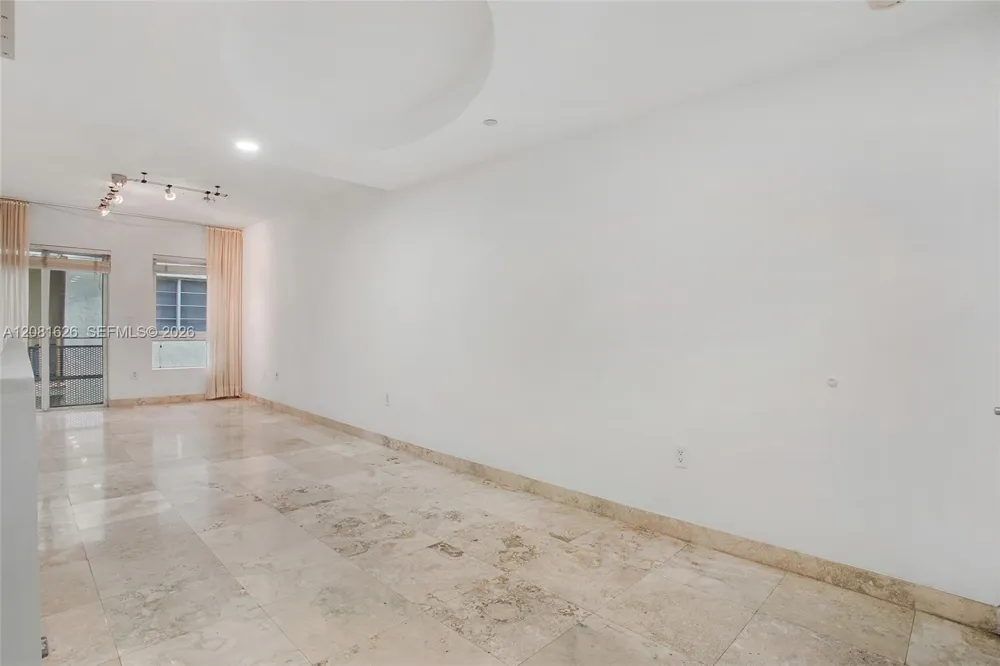 206 Washington Ave #12 Miami Beach, FL 33139