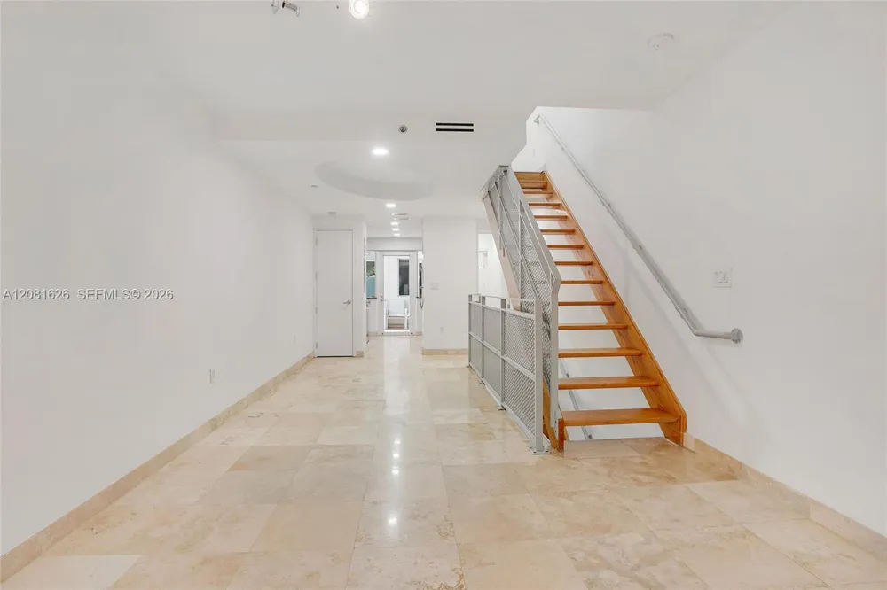 206 Washington Ave #12 Miami Beach, FL 33139