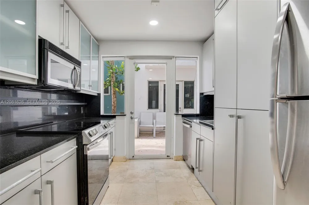 206 Washington Ave #12 Miami Beach, FL 33139