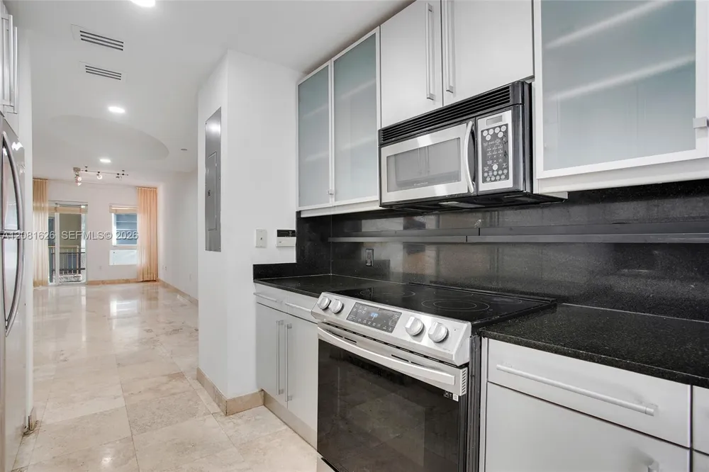 206 Washington Ave #12 Miami Beach, FL 33139