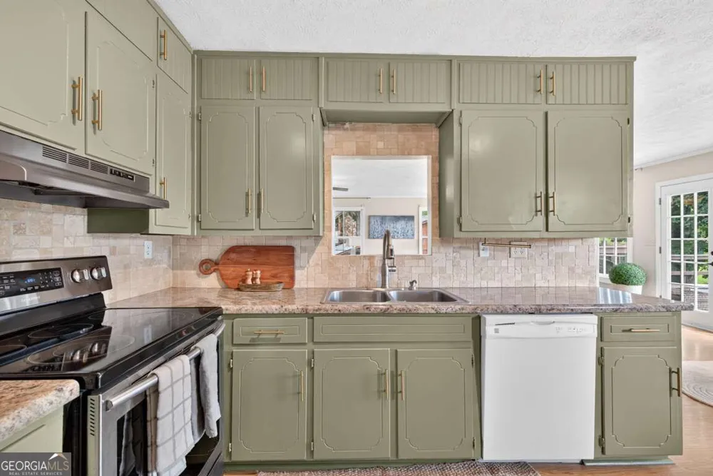 976 SW Walker Lake RD Conyers, GA 30094