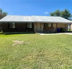 824 Larry Drive Gonzales, TX 78629