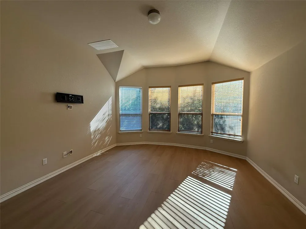 633 Peregrine Way Leander, TX 78641