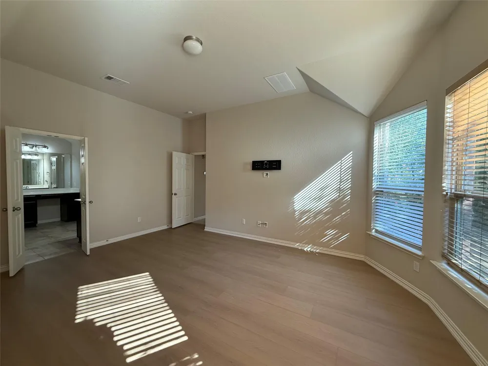633 Peregrine Way Leander, TX 78641