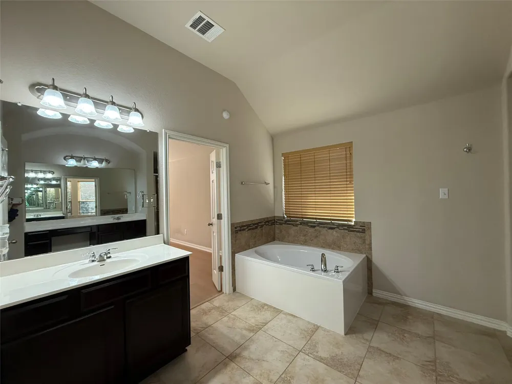 633 Peregrine Way Leander, TX 78641
