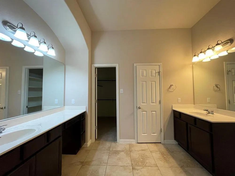 633 Peregrine Way Leander, TX 78641