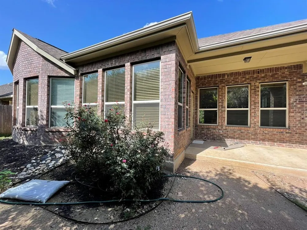 633 Peregrine Way Leander, TX 78641