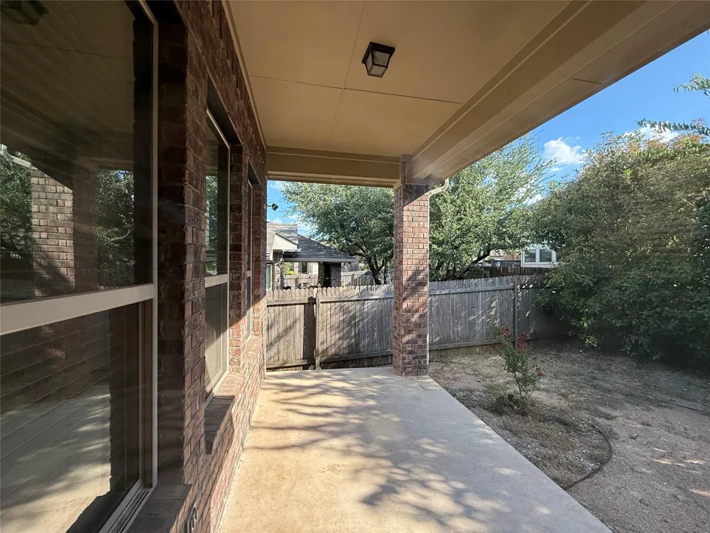 633 Peregrine Way Leander, TX 78641