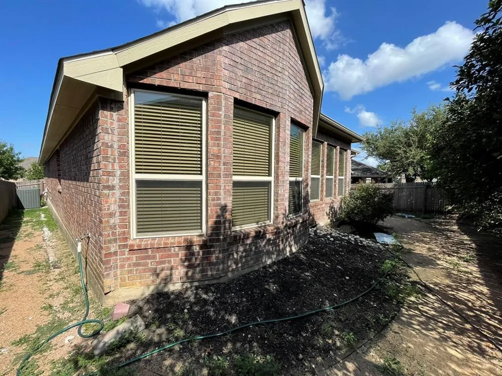 633 Peregrine Way Leander, TX 78641
