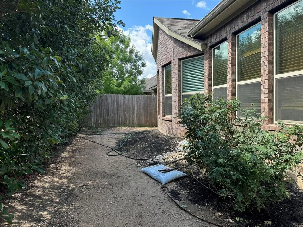 633 Peregrine Way Leander, TX 78641