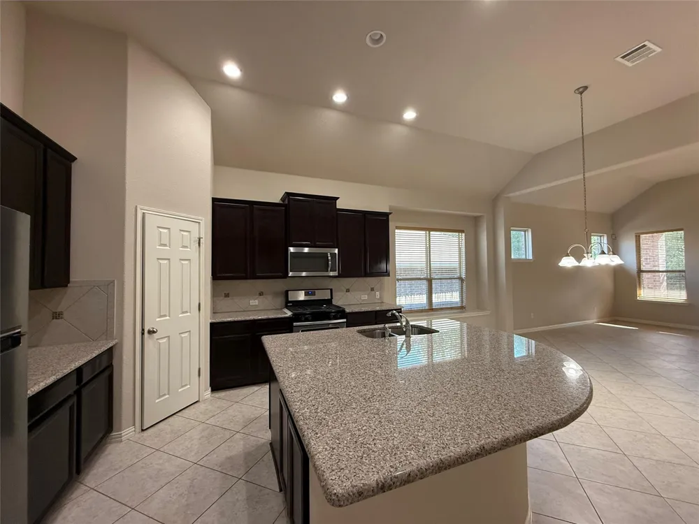 633 Peregrine Way Leander, TX 78641