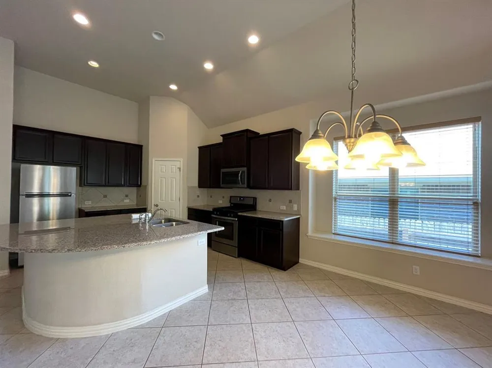 633 Peregrine Way Leander, TX 78641