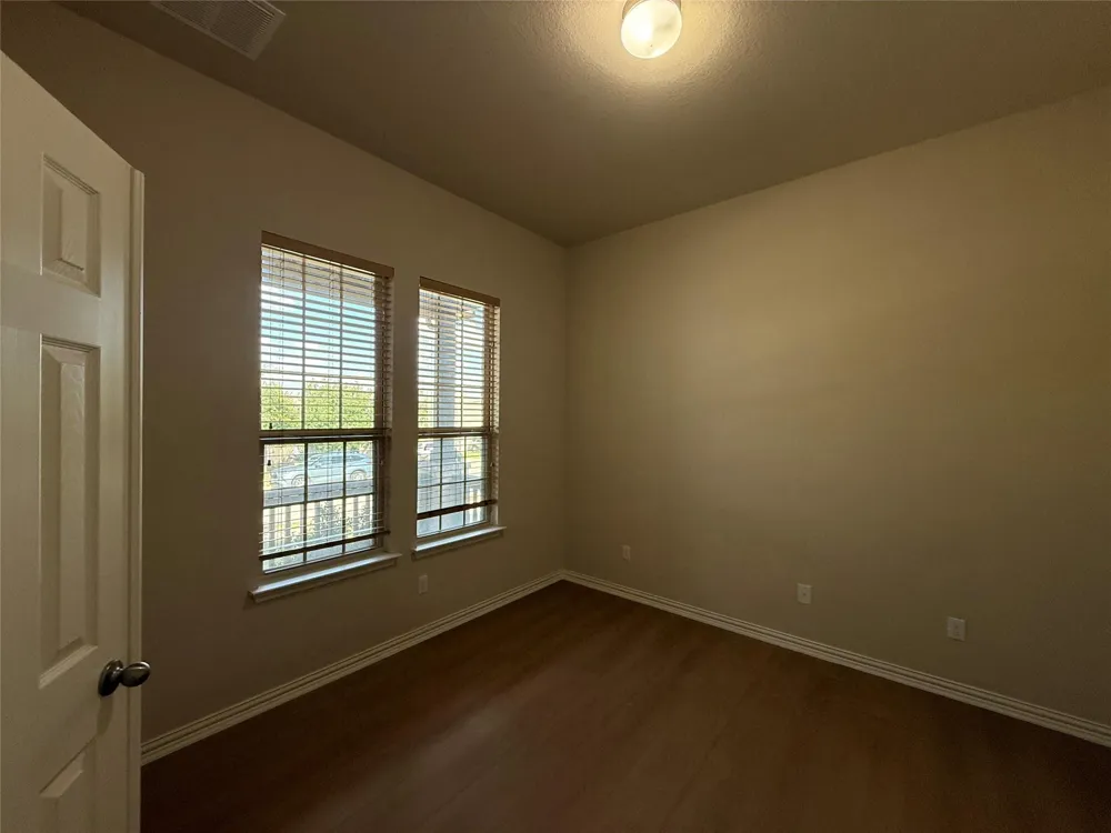 633 Peregrine Way Leander, TX 78641