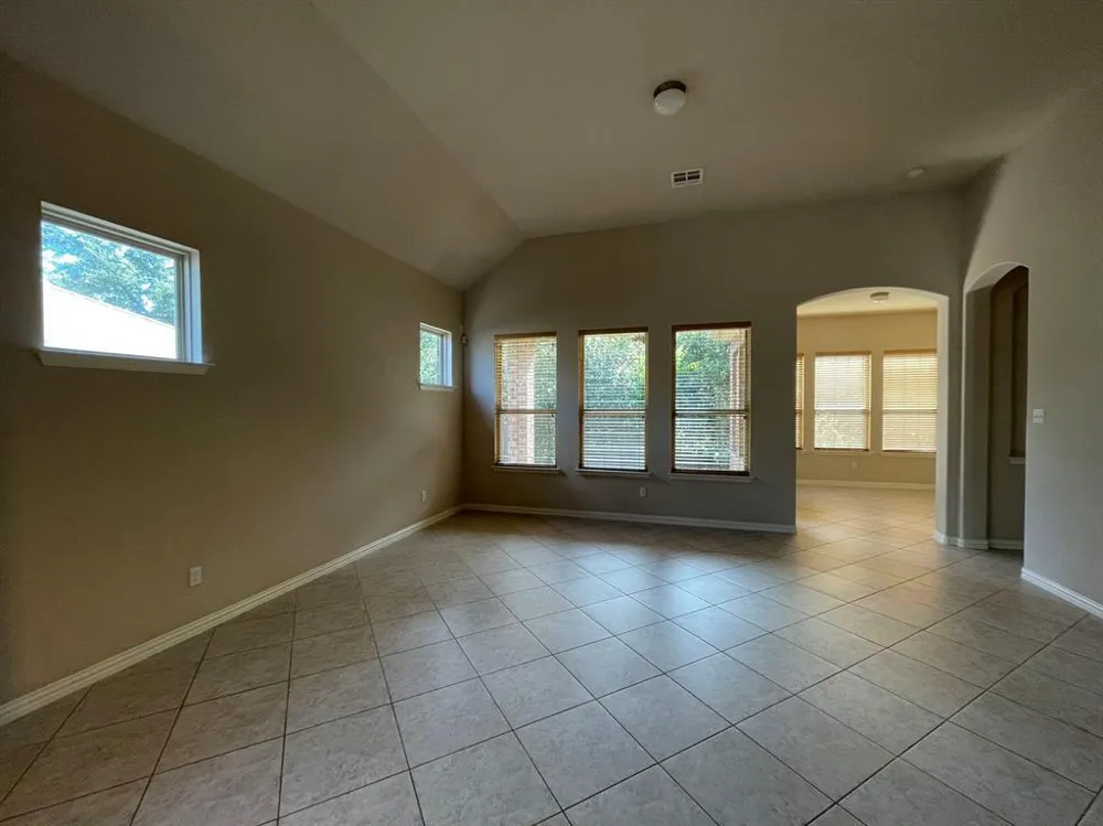 633 Peregrine Way Leander, TX 78641