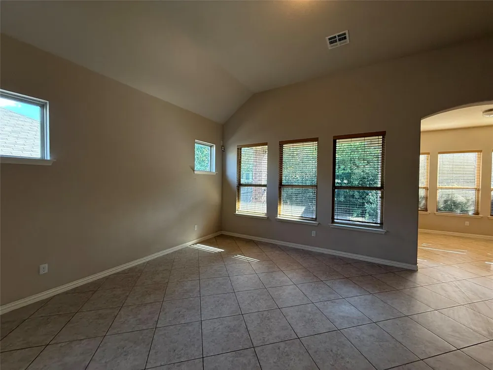 633 Peregrine Way Leander, TX 78641