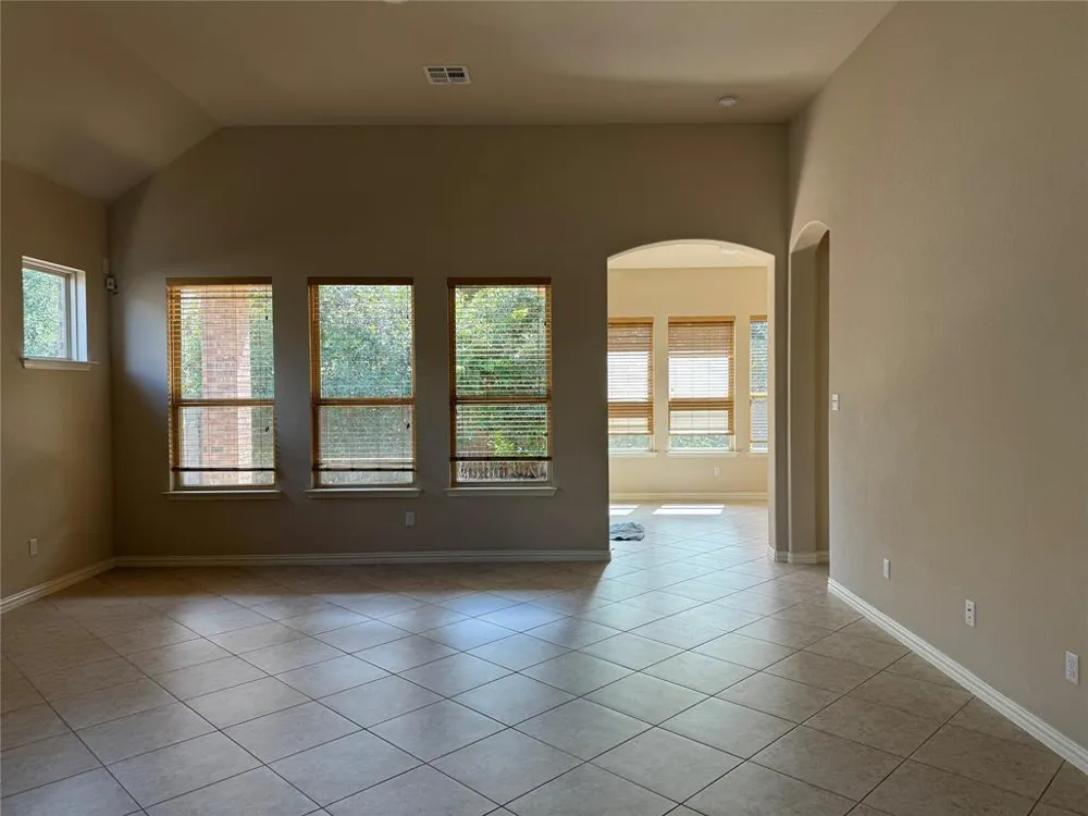 633 Peregrine Way Leander, TX 78641