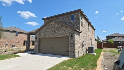 2337 Crockett Way