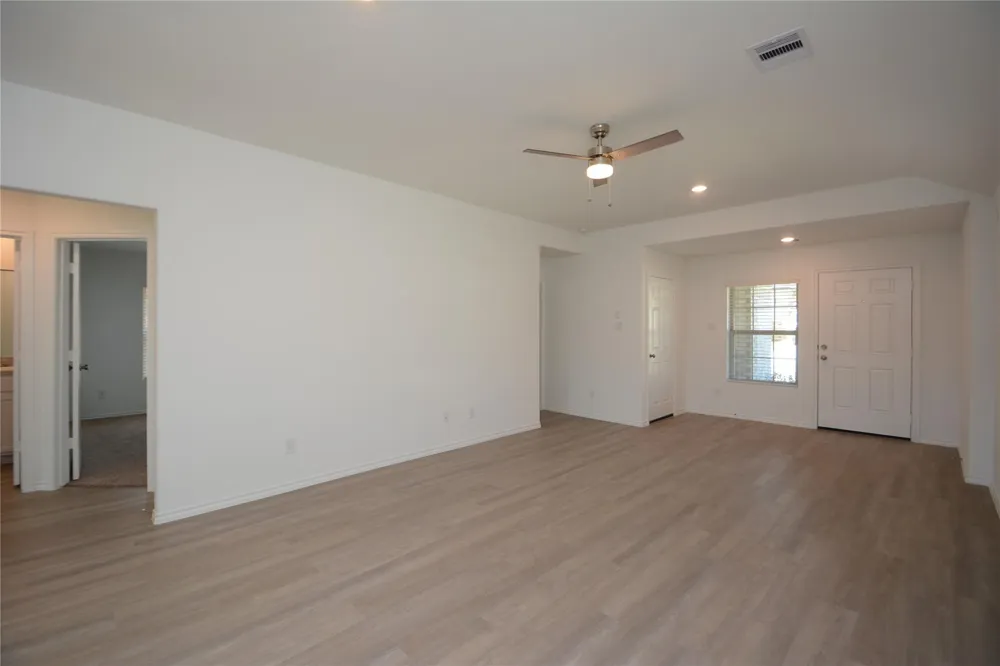 1319 Winding Willow Drive Pinehurst, TX 77362