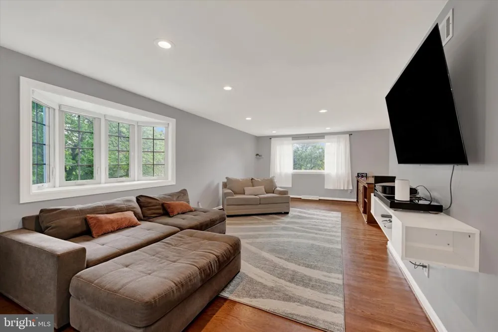 1906 SUFFOLK ROAD Finksburg, MD 21048