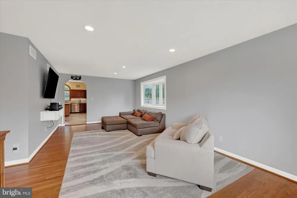 1906 SUFFOLK ROAD Finksburg, MD 21048