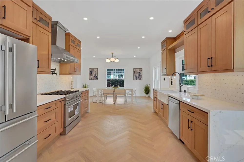 1800 S Oxford Los Angeles, CA 90006