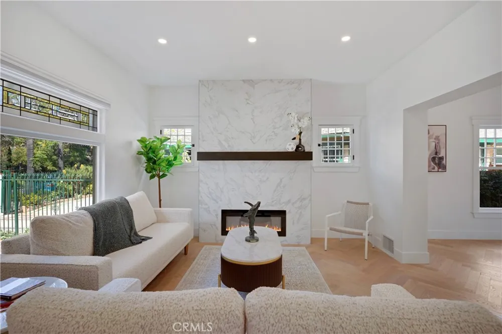 1800 S Oxford Los Angeles, CA 90006