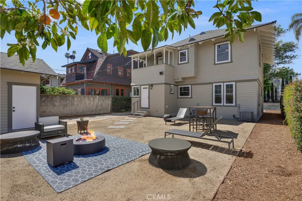 1800 S Oxford Los Angeles, CA 90006