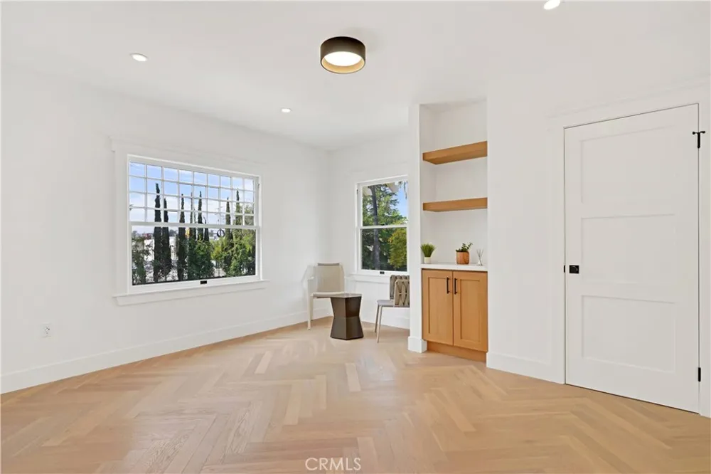 1800 S Oxford Los Angeles, CA 90006
