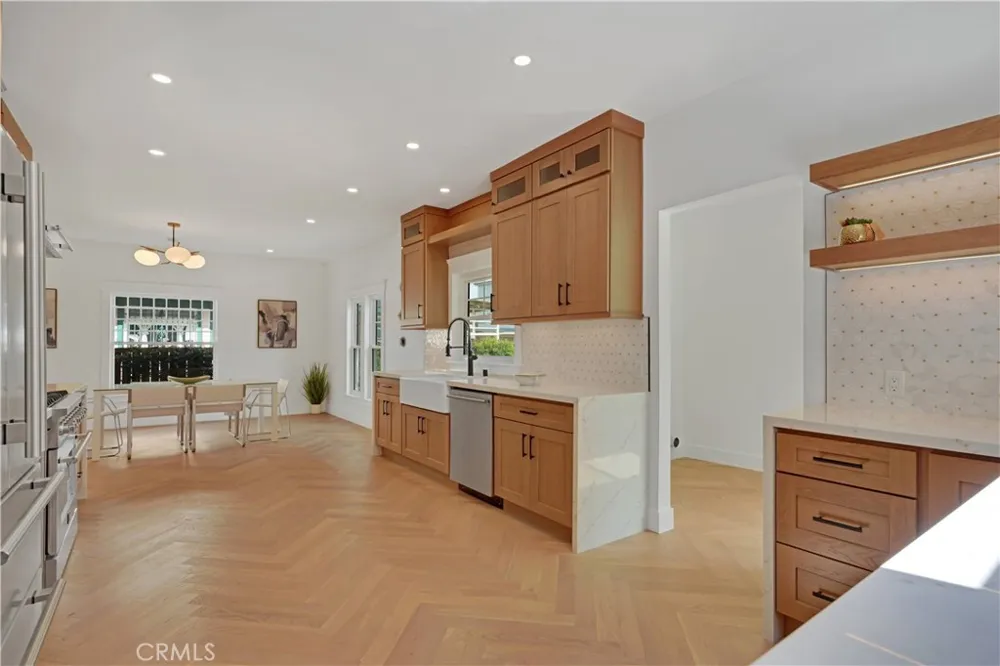 1800 S Oxford Los Angeles, CA 90006