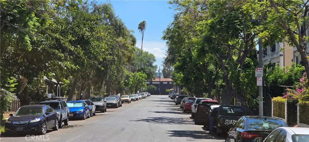 1800 S Oxford Los Angeles, CA 90006