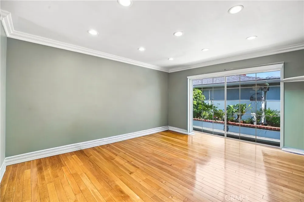 6846 Jellico Avenue Los Angeles, CA 91406