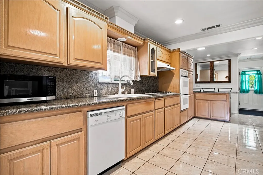 6846 Jellico Avenue Los Angeles, CA 91406