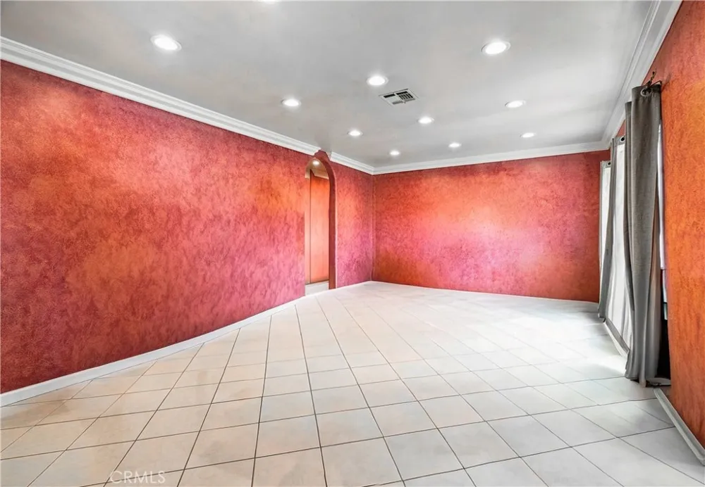 6846 Jellico Avenue Los Angeles, CA 91406