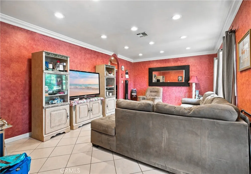 6846 Jellico Avenue Los Angeles, CA 91406