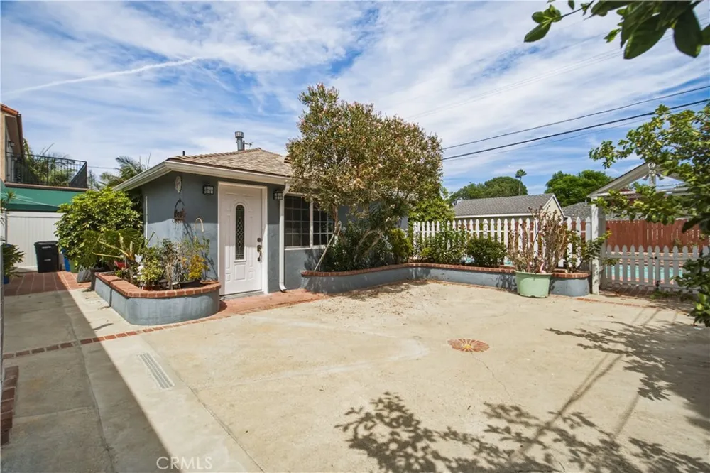 6846 Jellico Avenue Los Angeles, CA 91406
