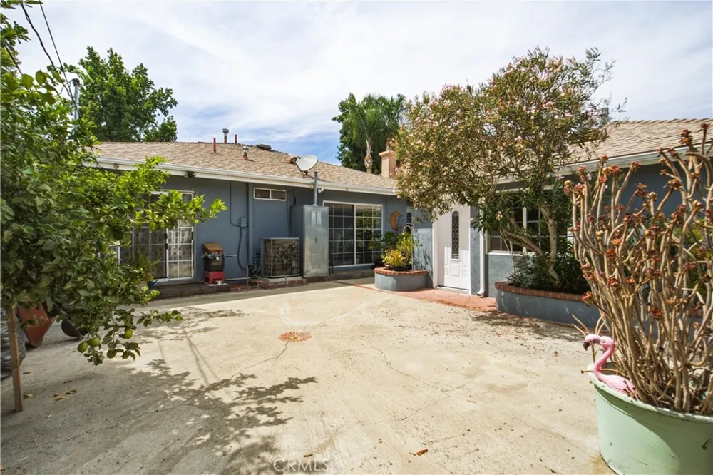 6846 Jellico Avenue Los Angeles, CA 91406