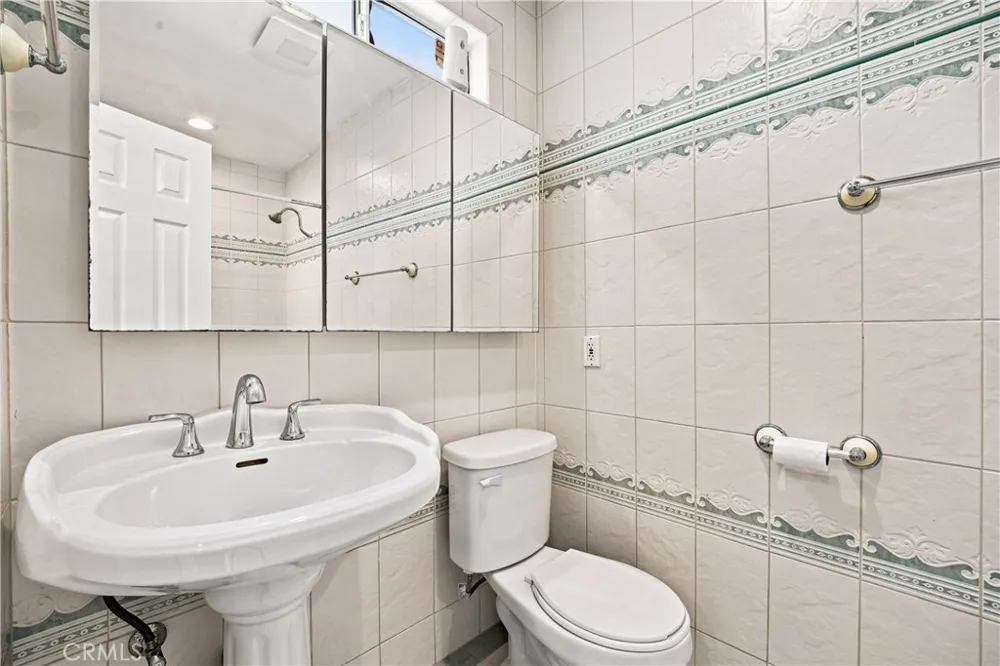 6846 Jellico Avenue Los Angeles, CA 91406