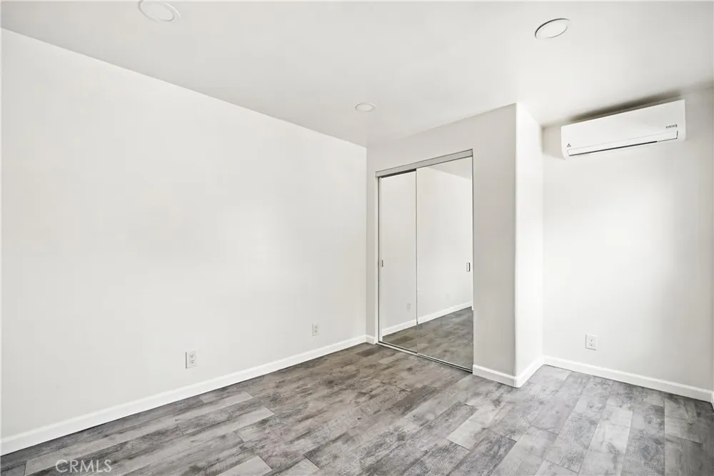 6846 Jellico Avenue Los Angeles, CA 91406