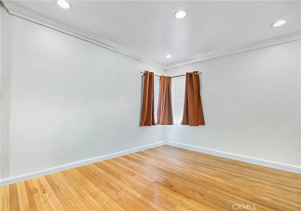 6846 Jellico Avenue Los Angeles, CA 91406