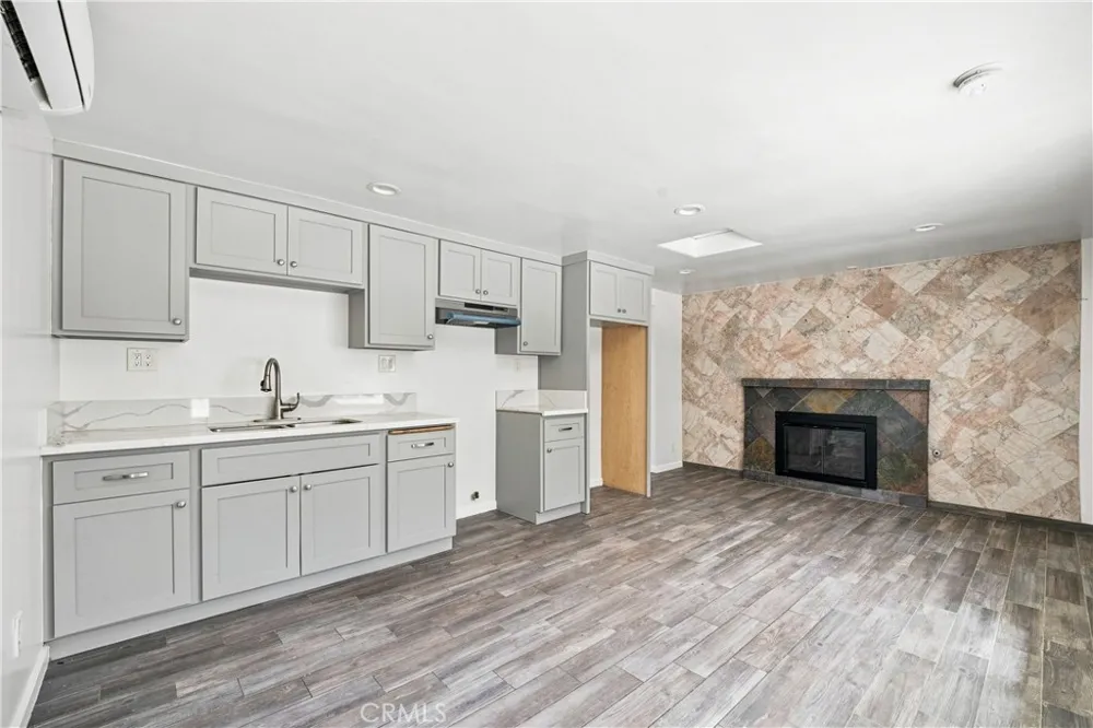 6846 Jellico Avenue Los Angeles, CA 91406