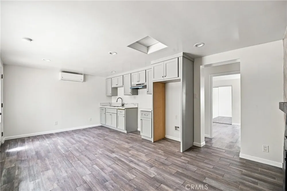6846 Jellico Avenue Los Angeles, CA 91406