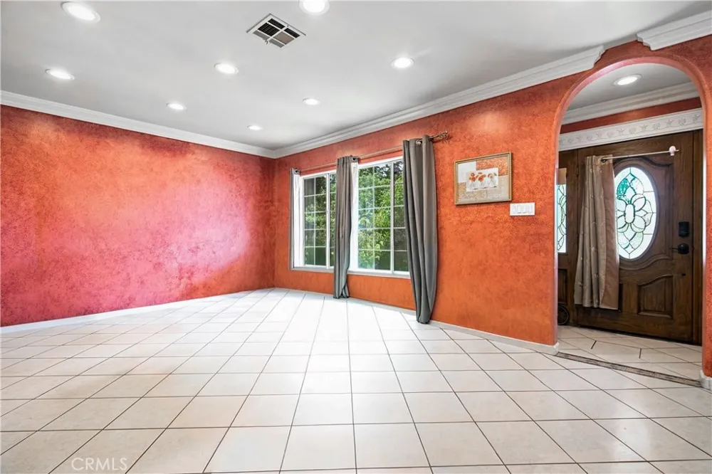6846 Jellico Avenue Los Angeles, CA 91406