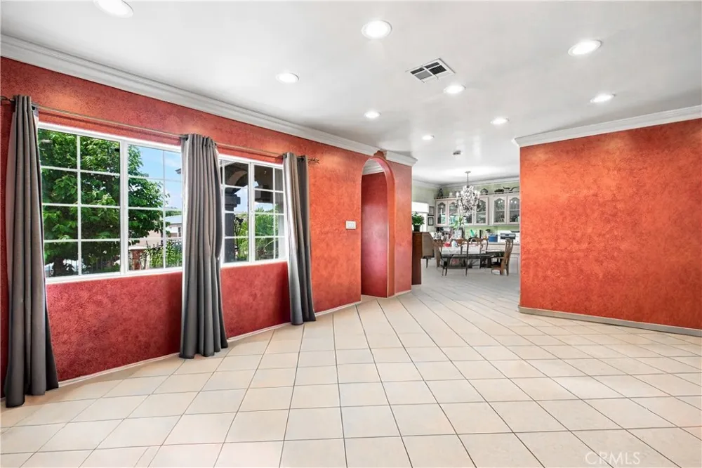 6846 Jellico Avenue Los Angeles, CA 91406