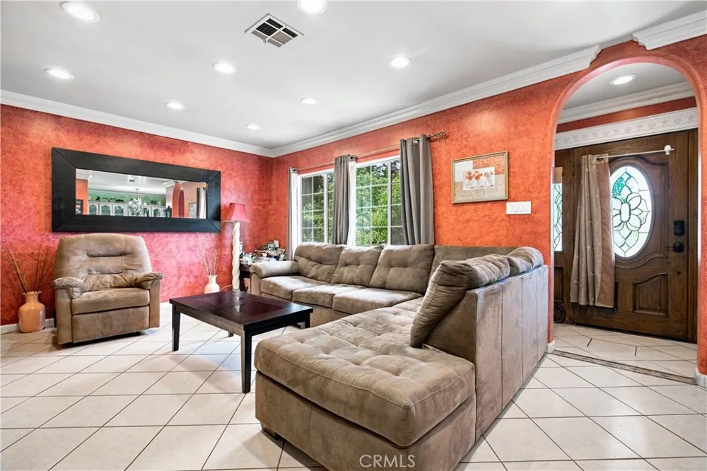 6846 Jellico Avenue Los Angeles, CA 91406