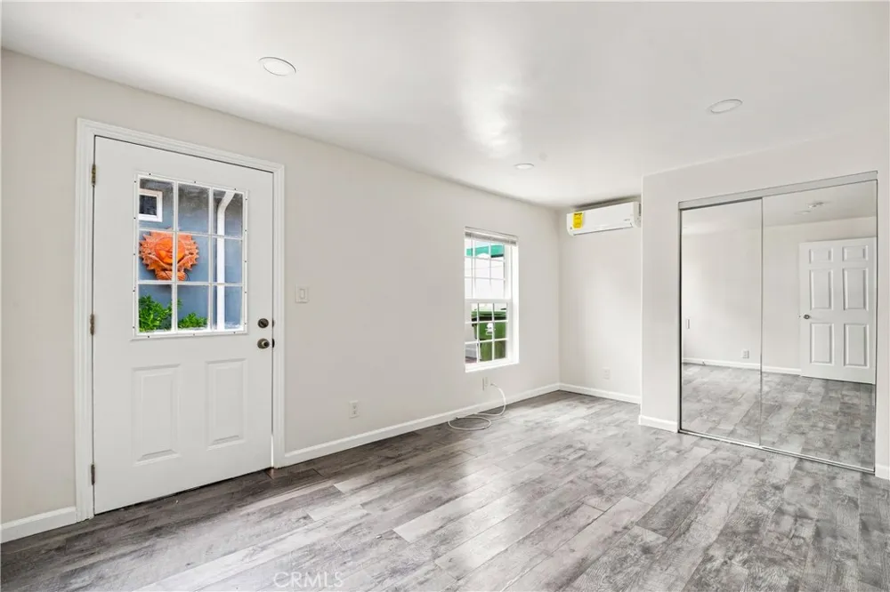 6846 Jellico Avenue Los Angeles, CA 91406