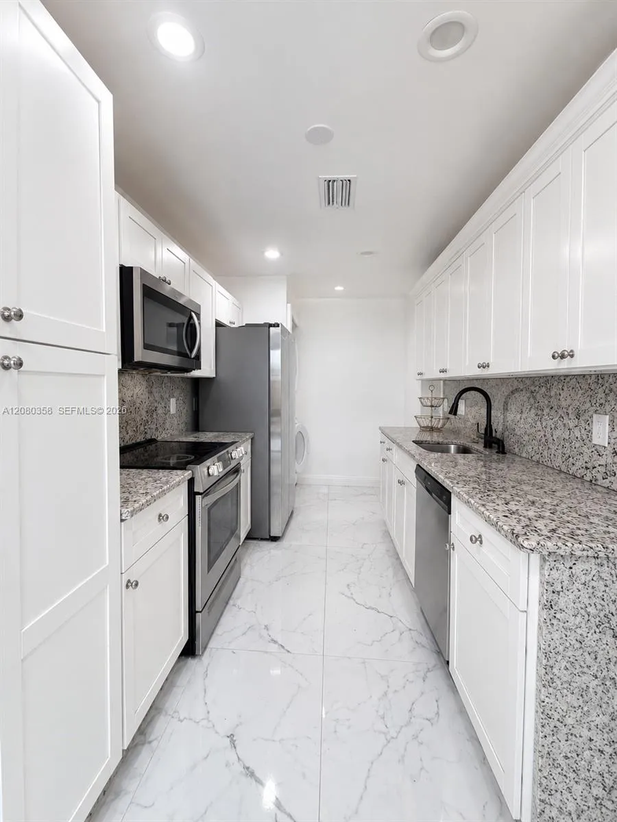 21866 Cypress Cir #31C Boca Raton, FL 33433