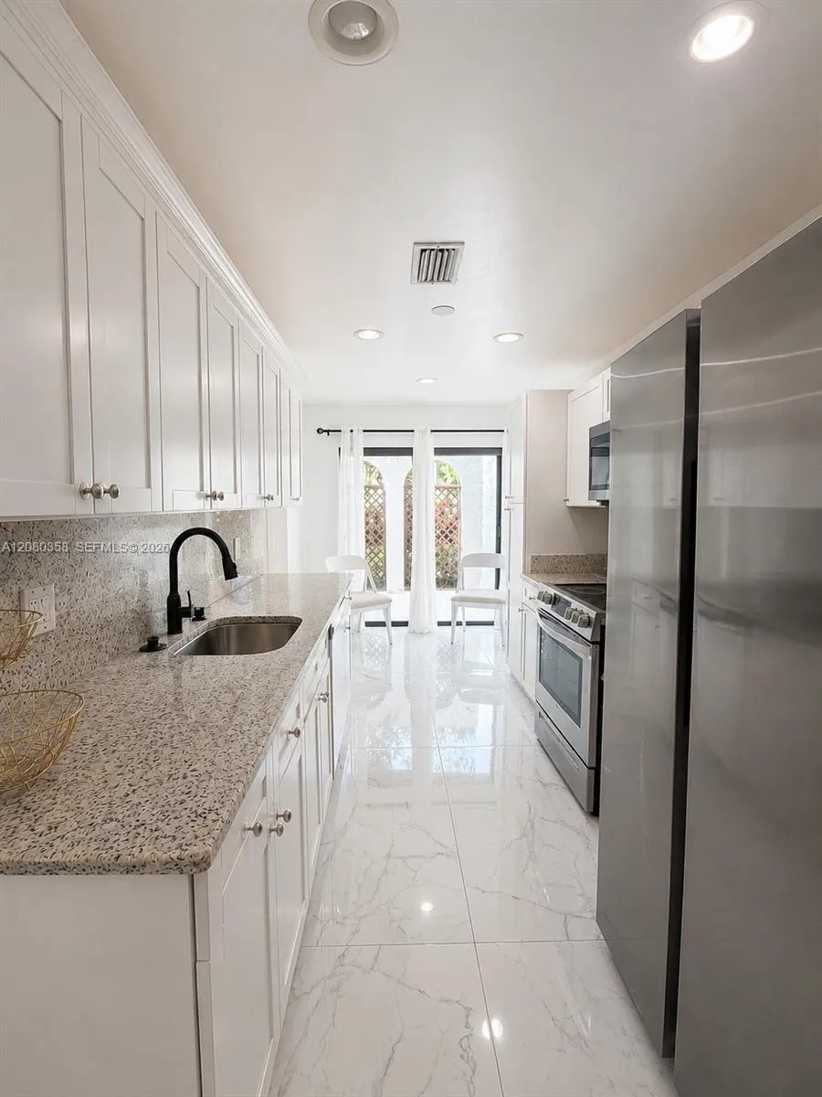 21866 Cypress Cir #31C Boca Raton, FL 33433