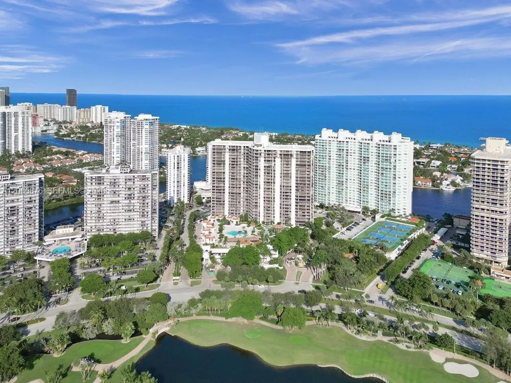 20281 E Country Club Dr #CAB3 Aventura, FL 33180