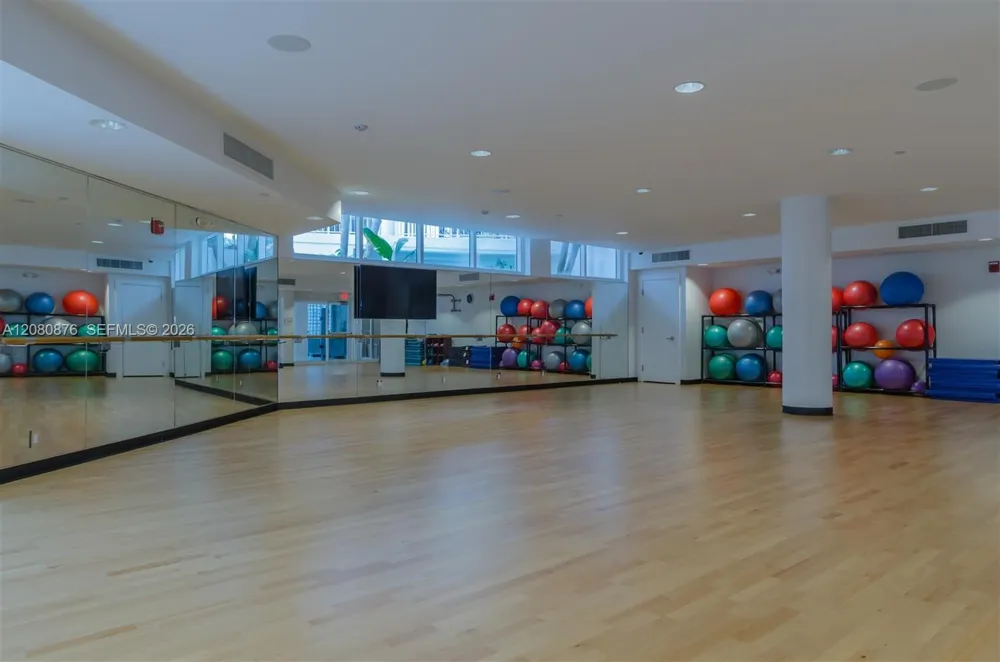 20281 E Country Club Dr #CAB3 Aventura, FL 33180